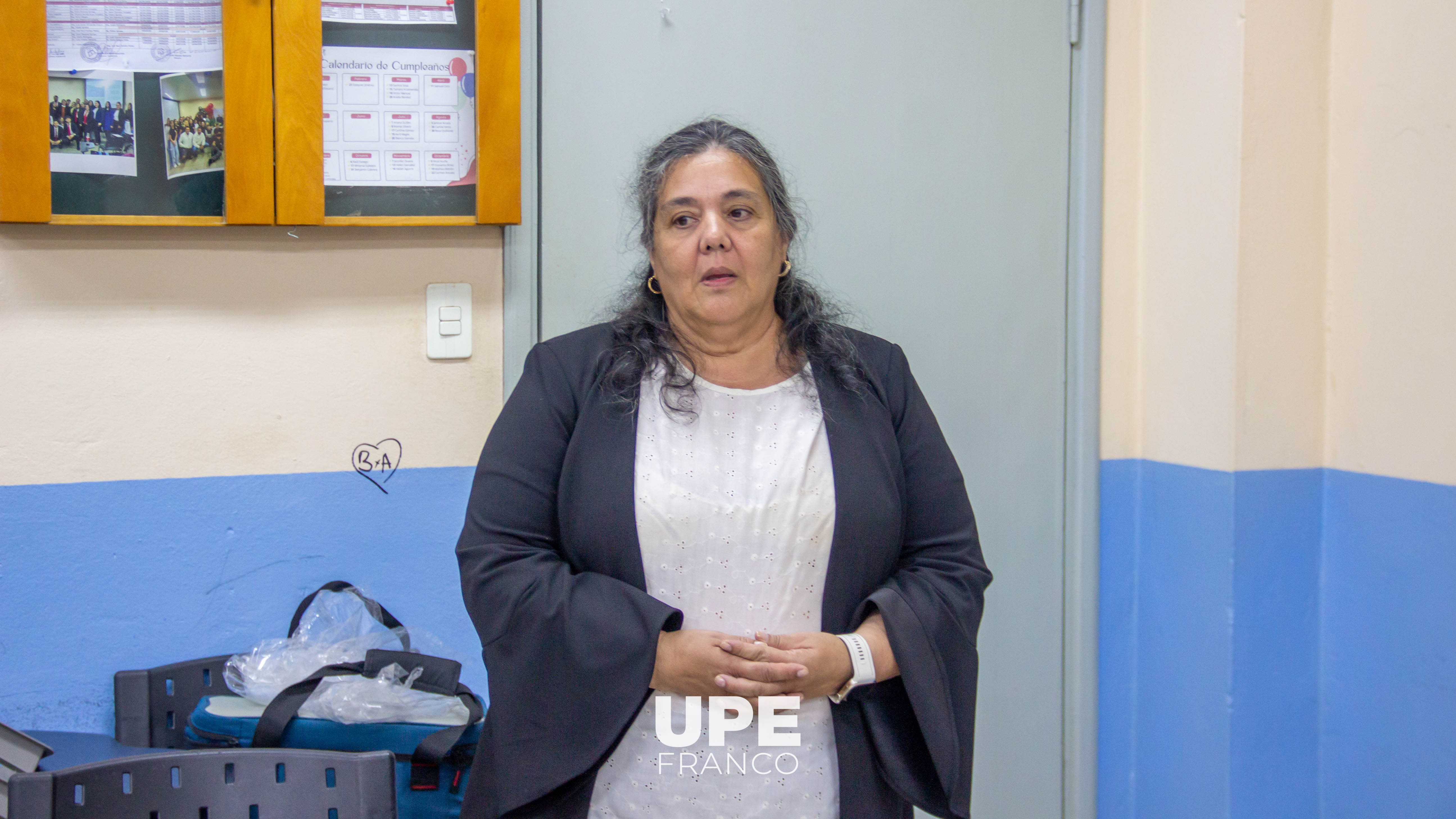 Estudiantes de Derecho UPE rinden homenaje docentes en su día