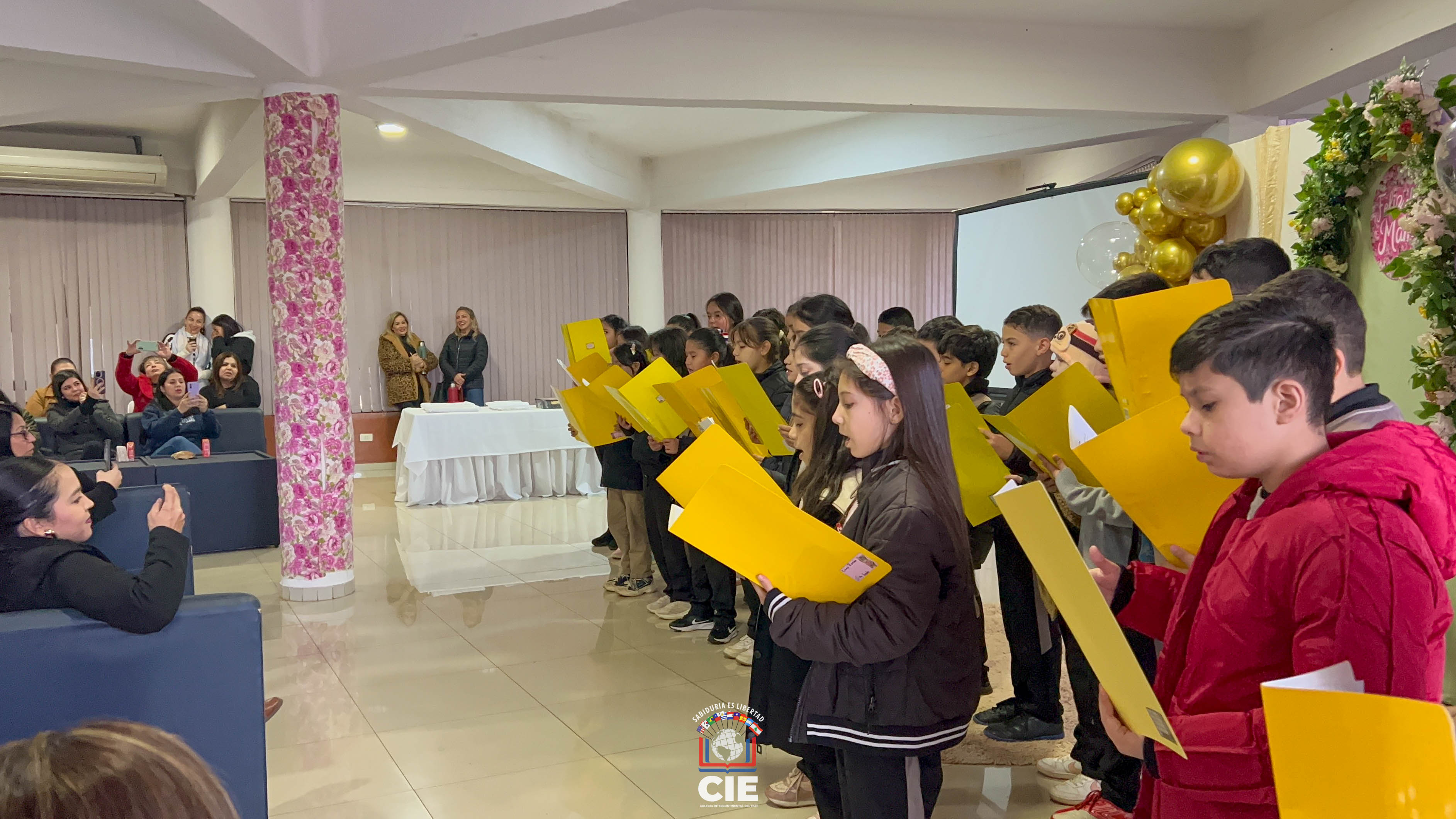 Colegio Intercontinental del Este rindió homenaje a las madres con una jornada de fe, arte y celebración