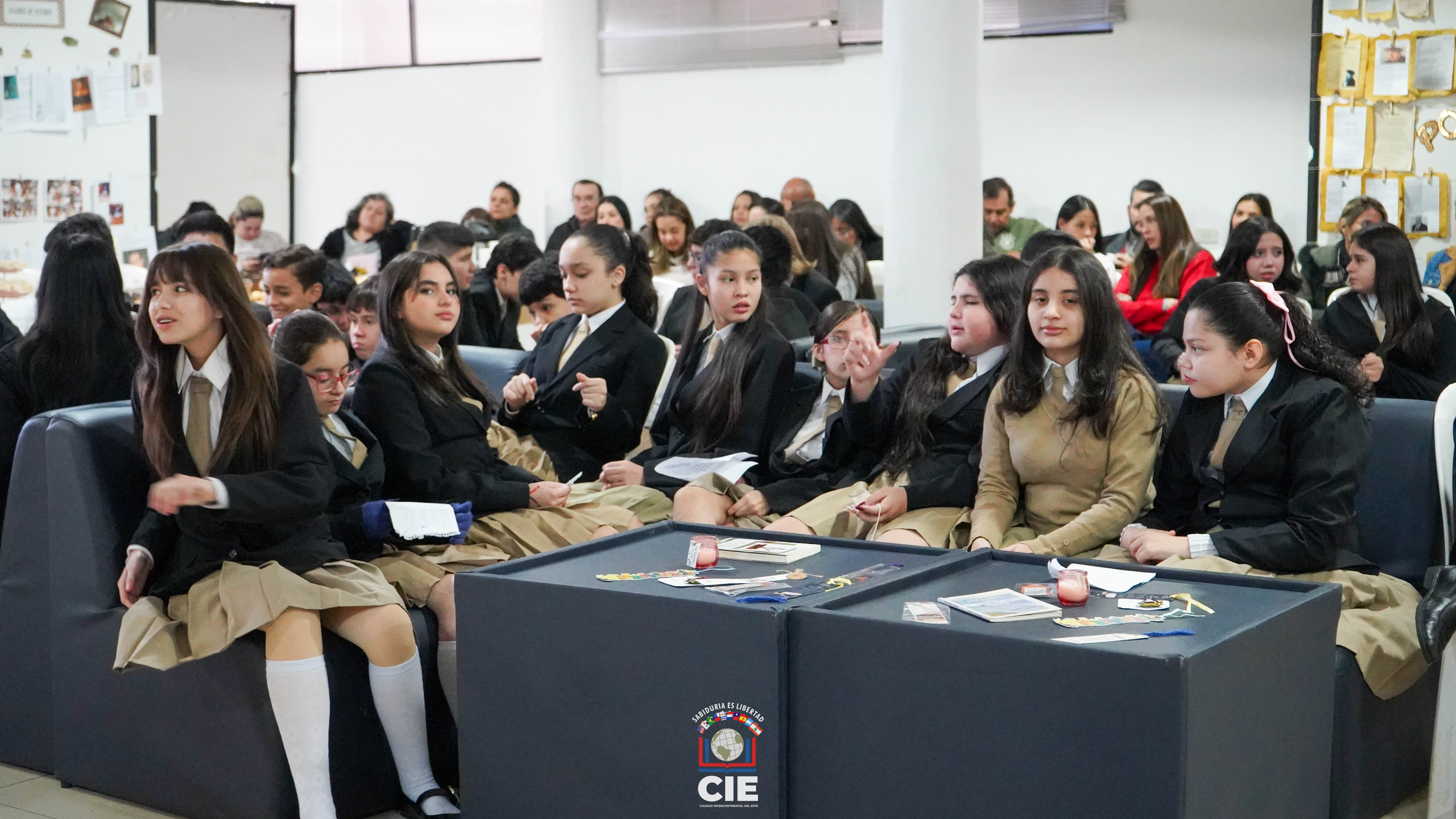 CAFÉ LITERARIO ÑE'ẼRY: ESTUDIANTES DEL TERCER CICLO PARTICIPARON DE UNA JORNADA DE LECTURA Y DECLAMACIÓN POÉTICA