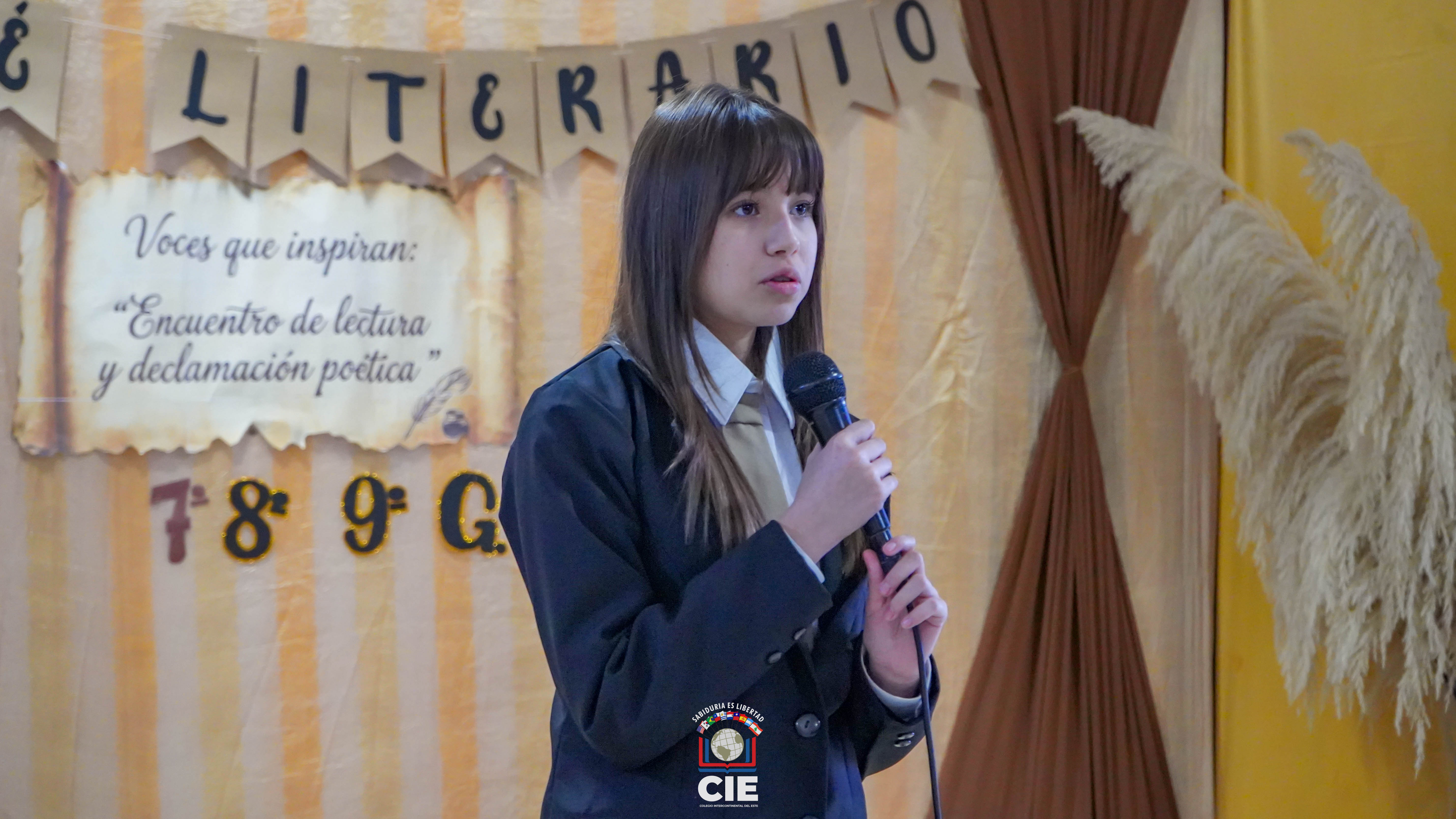 CAFÉ LITERARIO ÑE'ẼRY: ESTUDIANTES DEL TERCER CICLO PARTICIPARON DE UNA JORNADA DE LECTURA Y DECLAMACIÓN POÉTICA