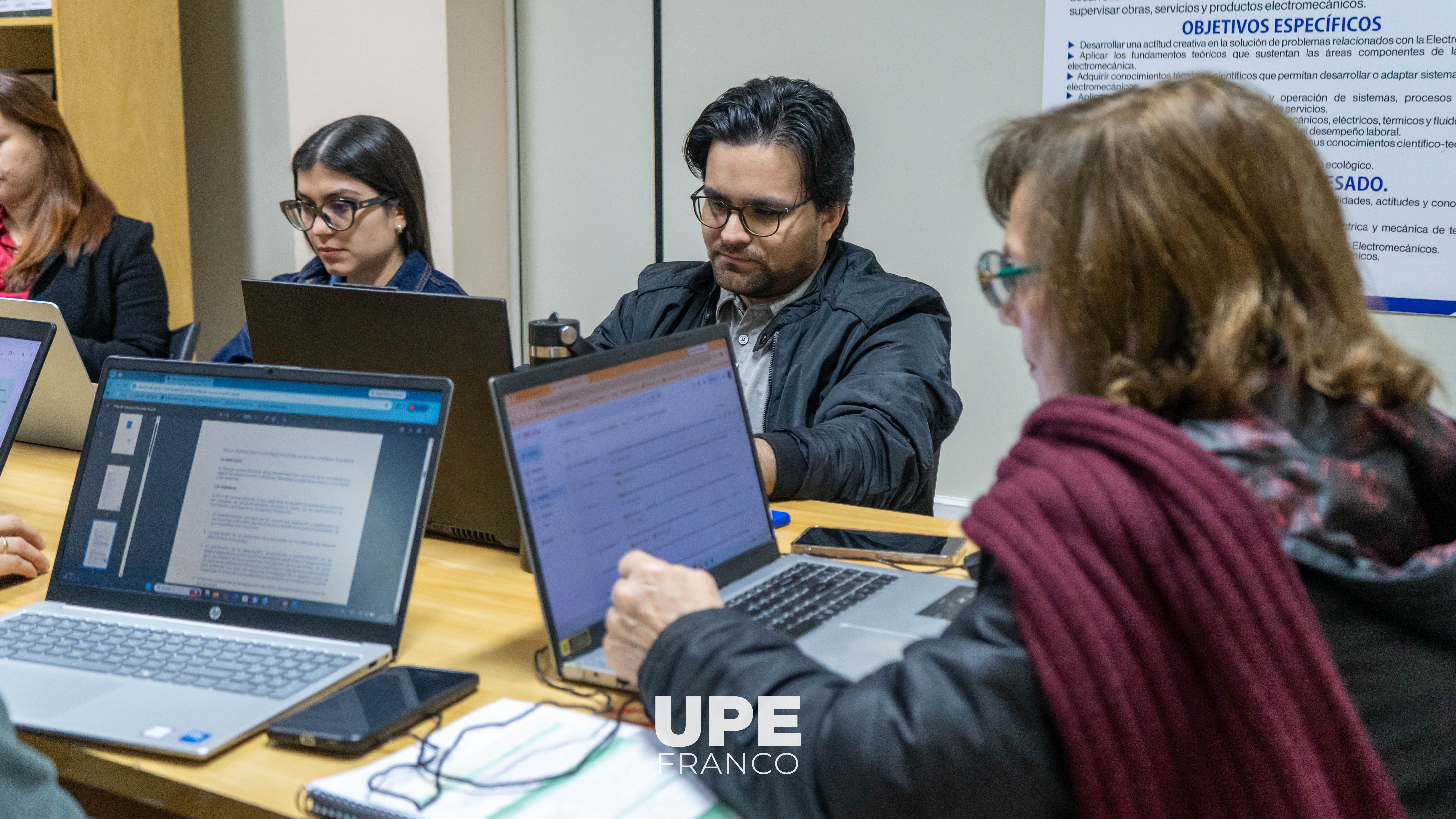 Reunión de seguimiento al proceso de acreditación de Ingeniería Electromecánica