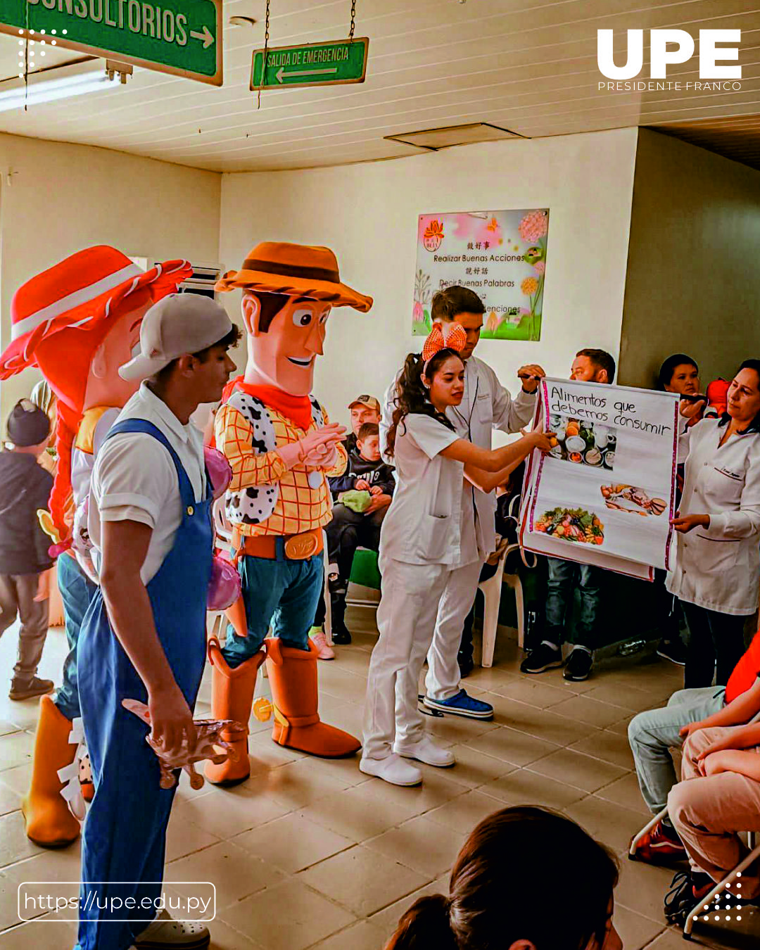 Visita de Estudiantes de Enfermería al Hospital Los Ángeles por el Día del Niño