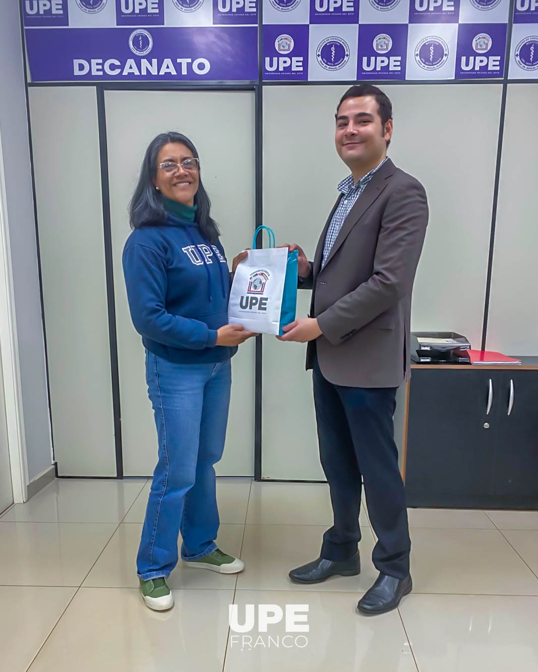 UPE despide a un estudiante de intercambio y suma un nuevo embajador internacional